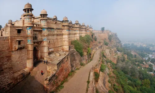 bus rental in Gwalior